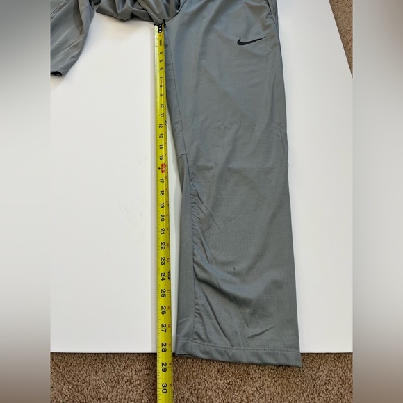 Nike Men’s Lightweight Regular Fit Training Pants Sz Medium With Tags Small Flaw - Picture 8 of 9